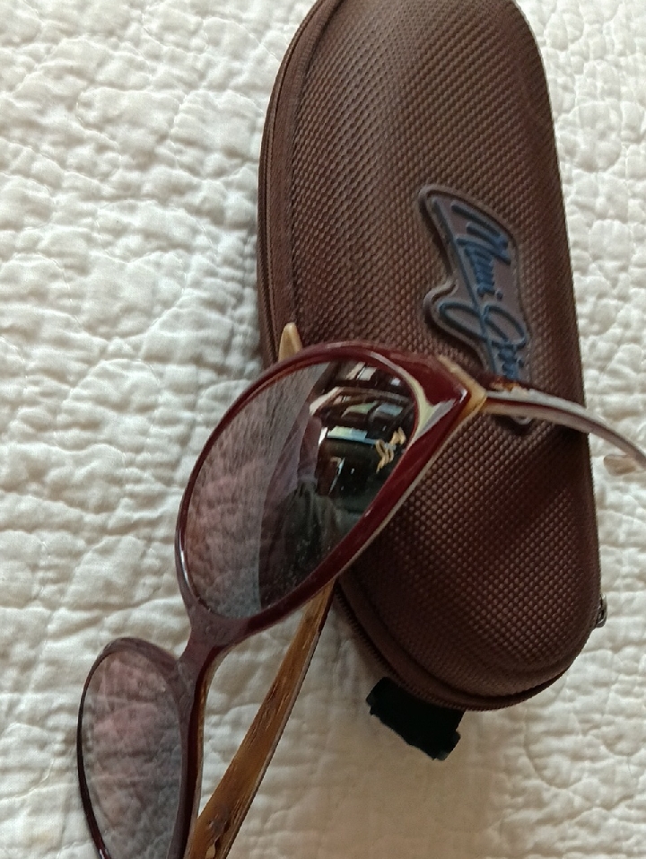 Maui Jim Sunglasses And Zip Case, Pristine Condition, Like New!